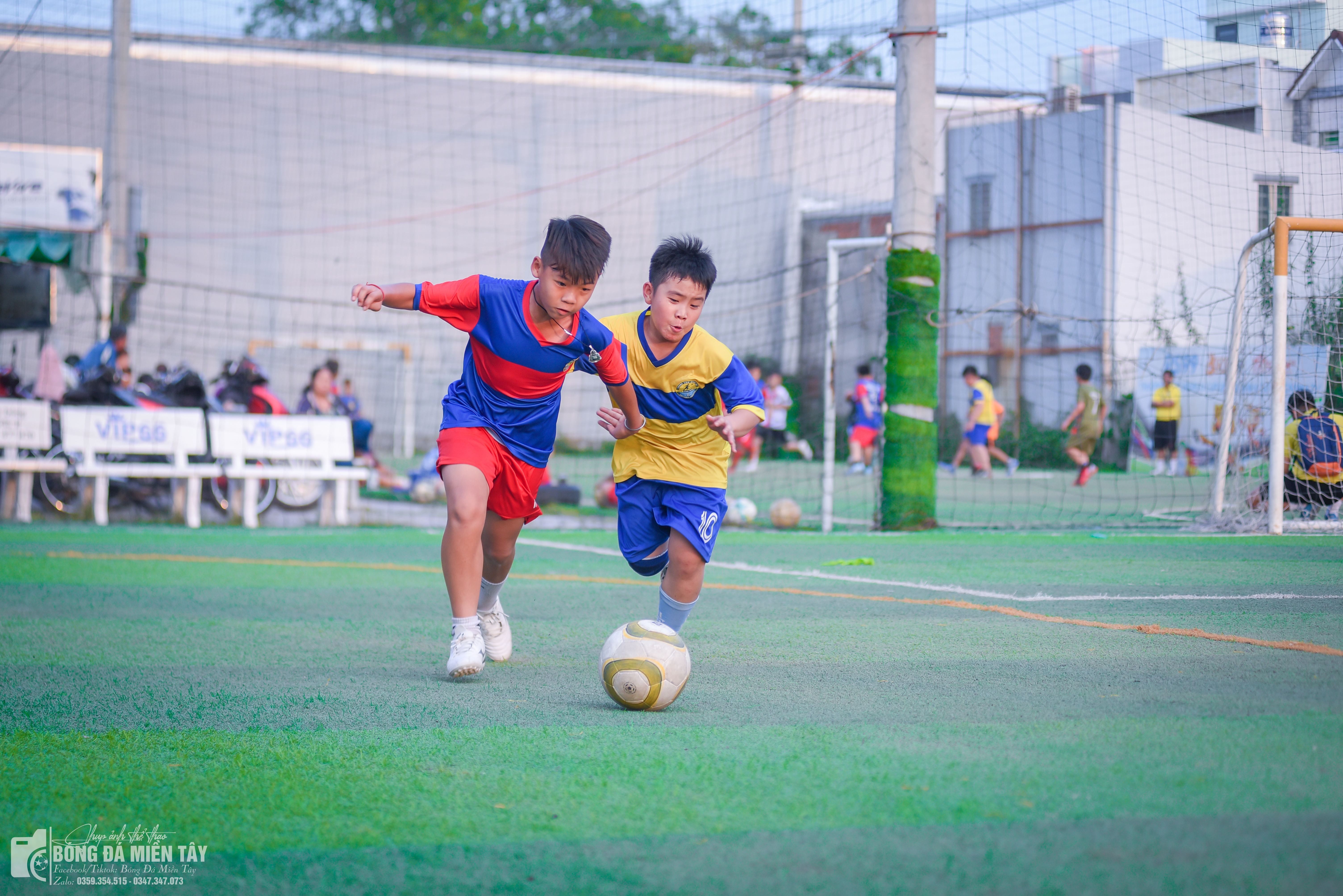 Khoảnh khắc sân cỏ